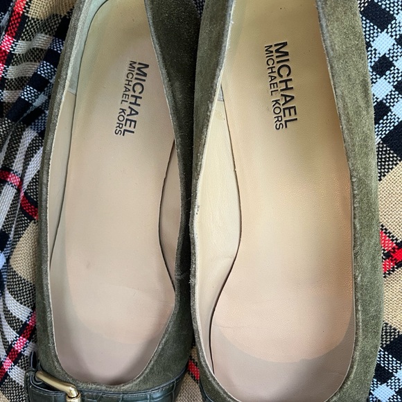 Michael Kors Suede flats with gold MK engraved buckle - Picture 2 of 7